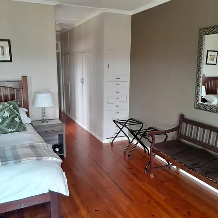 The Ranch House At African Safari Lodge Grahamstown Room photo
